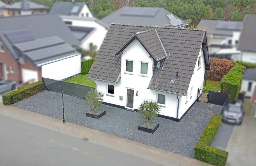 1-Front - Haus kaufen in Wassenberg - Gepflegtes Einfamilienhaus mit Garten in guter Lage von Wassenberg-Rothenbach