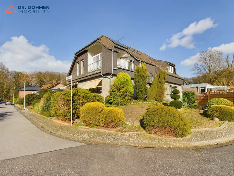 01-Front - Haus kaufen in Wassenberg - Freistehendes Zweifamilienhaus mit Garten und Garage in Wassenberg-Stadt