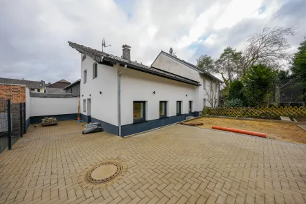 Außenansicht - Haus kaufen in Mönchengladbach - TOP sanierte moderne Immobilie 