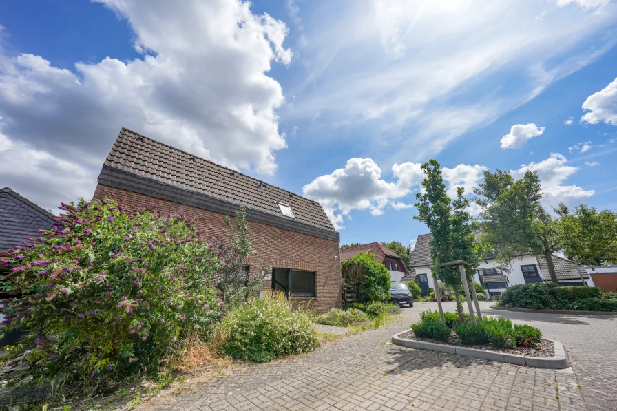 Hausansicht - Haus kaufen in Wassenberg - Einfamilienhaus mit großem Potential in attraktiver Lage