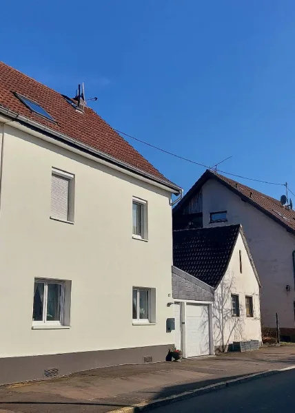 Außenansicht - Haus kaufen in Eitorf - Tolles Einfamilienhaus mit viel Platz in ruhiger Lage von Eitorf-Alzenbach 