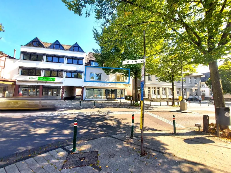 Ansicht Marktplatz - Büro/Praxis mieten in Hennef - Hennef-Zentrum: Bürofläche mit 3 Räumen + WC im 1. OG eines Wohn-/Geschäftshauses