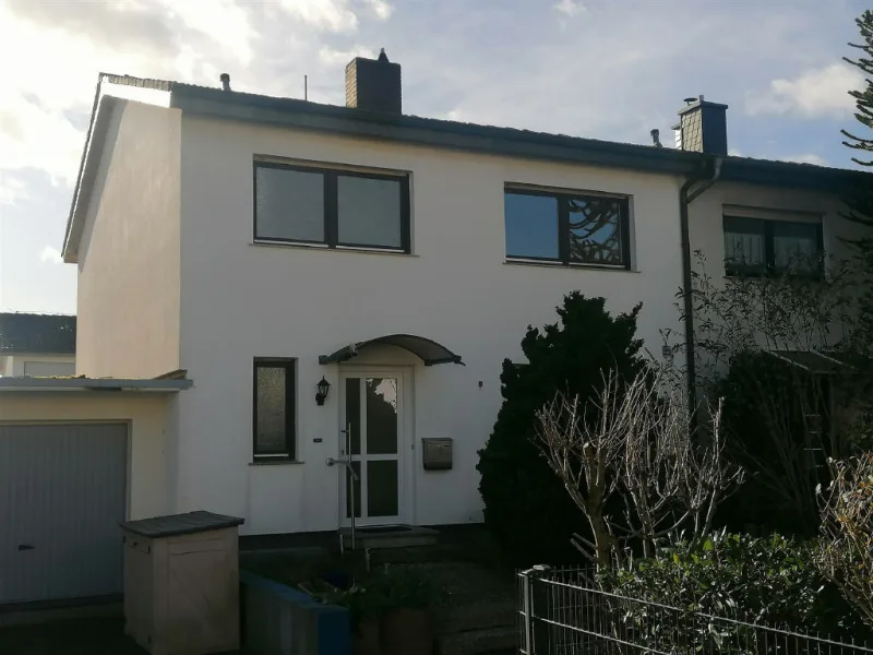 Bild1 - Haus kaufen in Bad Salzuflen - Ideal für die junge Familie! Reihenendhaus mit kleinem Garten in Bad Salzuflen - Lockhausen!