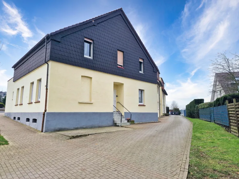 Straßenansicht - Haus kaufen in Herne / Börnig - 2 Eigentumswohnungen in einem 2-FH in bester Wohnlage von Börnig