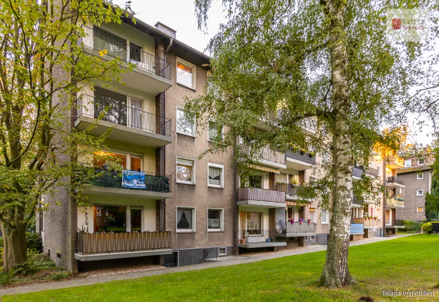Rückansicht Haus - Wohnung kaufen in Bochum - !!! Ideal für´s  Alter geeignet . Erst vermieten und später selbst nutzen !!!