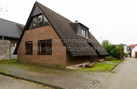 Ansicht - Haus kaufen in Bedburg - Besonderes Einfamilienhaus mit Garten in ruhiger Sackgasse 