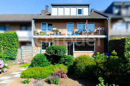 Gartenansicht - Haus kaufen in Jülich - Wohnen und Vermieten unter einem Dach - Großes Reihenmittelhaus in zentrumsnaher Lage 