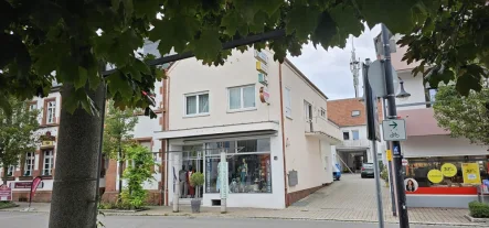 Grundstücksteilansicht - Wohnung kaufen in Herxheim bei Landau/Pfalz - Sehr schöne großzügige und helle Eigentumswohnung im Zentrum von Herxheim zu verkaufen.