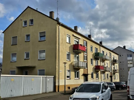 Ansicht von Westen - Wohnung kaufen in Kaiserslautern - Sehr schön renovierte 2 ZKB - Wohnung in der Innenstadt West von Kaiserslautern zu verkaufen!
