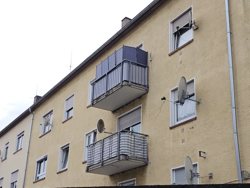 Ansicht von Osten - Apartment im 1. Obergeschoss mit Balkon - Wohnung kaufen in Kaiserslautern - Angebot: Eigenes Apartment zum kleinen Preis in Kaiserslautern!