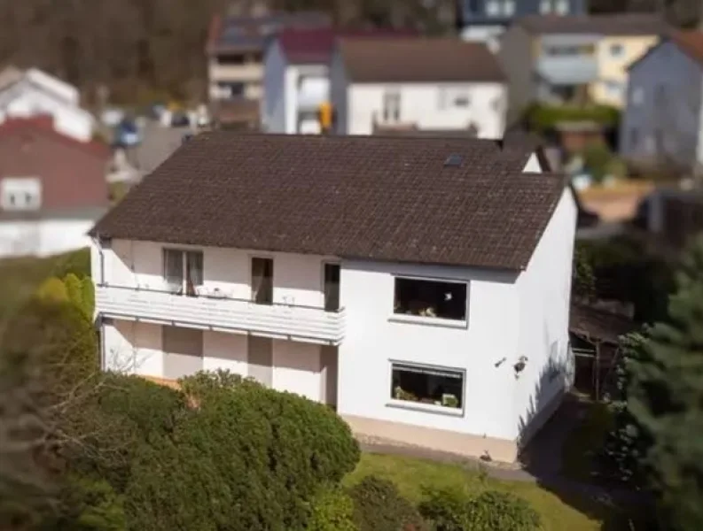 5239 - Zweifamilienhaus, Südansicht - Haus kaufen in Kaiserslautern / Dansenberg - Ihr neues Zuhause im Grünen!Das Wohnparadies für Ihre Familie. Begehrte Lage in herrlicher Natur.