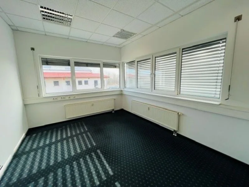 1OG r Raum 1 - Büro/Praxis mieten in Kirchheimbolanden - EUPORA® Immobilien: Moderne Gewerbe-/Bürofläche in Kirchheimbolanden.