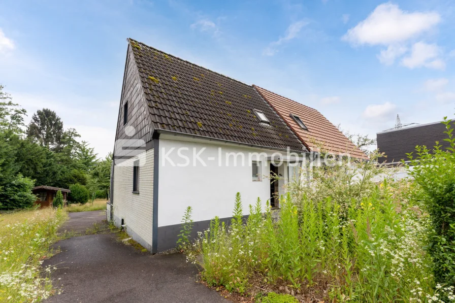 102138 Außenaufnahme - Haus kaufen in Bergisch Gladbach / Lückerath - Für Sanierer und Naturfreunde!