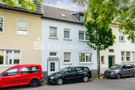 102387 Außenansicht - Haus kaufen in Rheinbach - Das ist Ihre Chance! Wohnen in Rheinbach. Teilweise vermietetes Zweifamilienhaus mit viel Potential.