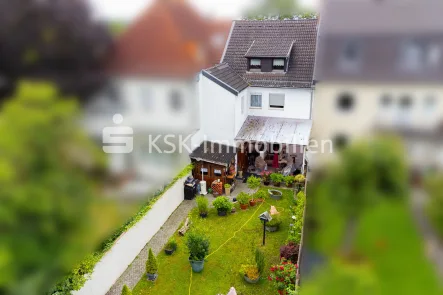 102387 Drohnenansicht - Haus kaufen in Rheinbach - Aus 2 mach 3! Teilweise vermietetes Zweifamilienhaus mit Potential für Dachausbau.