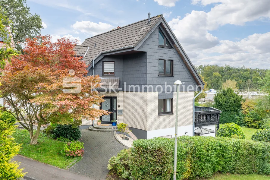 100912 Außenansicht - Haus kaufen in Wiehl / Bielstein - Renovierte Immobilie mit viel Platz für die große Familie!