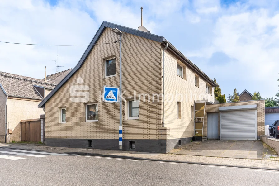 116295 Vorderansicht  - Haus kaufen in Erftstadt / Köttingen - Ein gemütliches Zuhause mit vielen Gestaltungsmöglichkeiten.