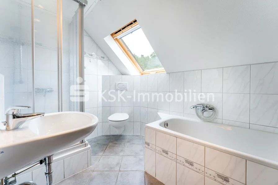 103194 Badezimmer Dachgeschoss