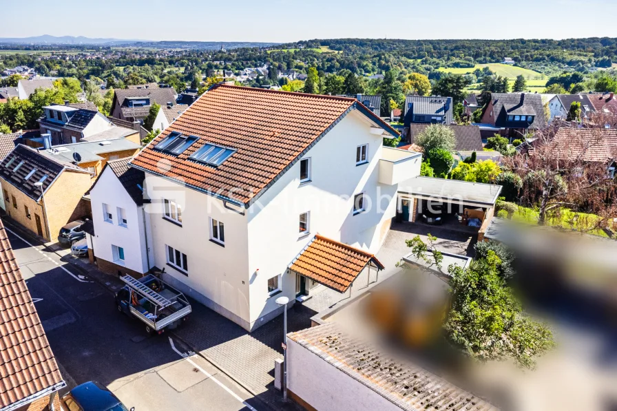 97169 Ansicht - Haus kaufen in Brühl - Schönes Zweifamilienhaus mit viel Platz, toller Ausstattung, diversen Extras und schönem Garten.