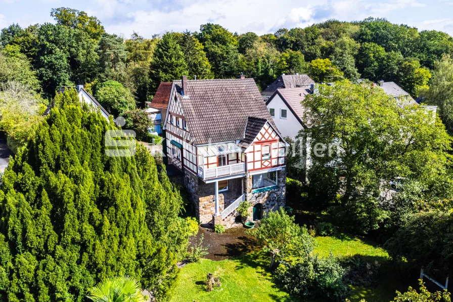 124306 Drohnenansicht - Haus kaufen in Bergisch Gladbach - Stadtvilla mit Traumgrundstück!