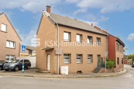 124783 Außenansicht  - Haus kaufen in Erftstadt - Zentral, vermietetes Einfamilienhaus mit Terrasse.