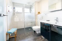 123702 Wohnung Badezimmer Erdgeschoss