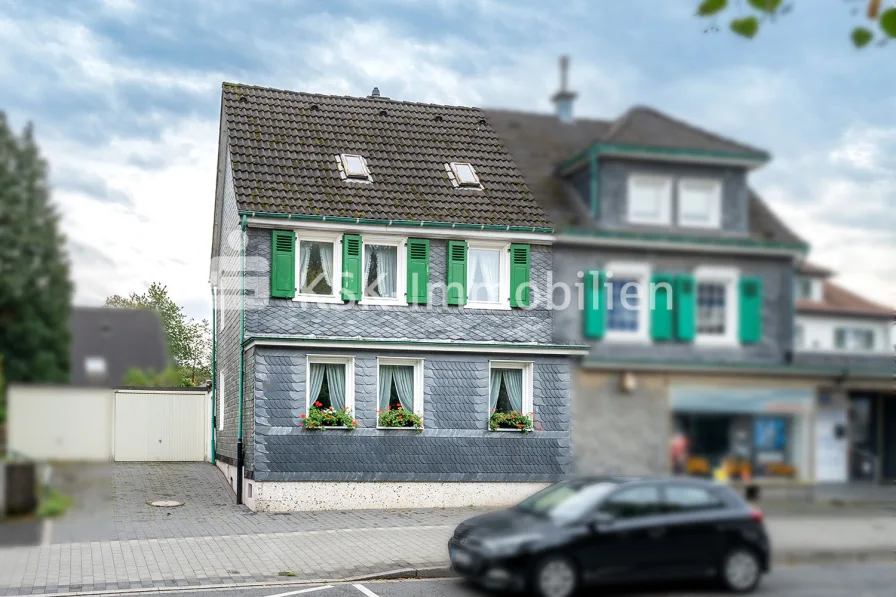 122604 Frontansicht - Haus kaufen in Burscheid - Fachwerkhaus in Hilgen!