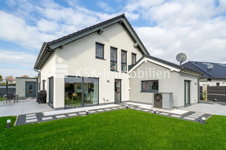 80197 Rückansicht  - Haus kaufen in Nörvenich - Toller freistehender Neubau im schönen Nörvenich.