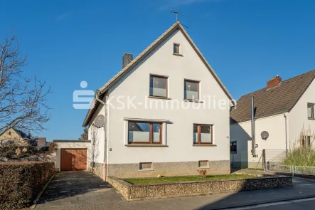 121975 Vorderansicht - Haus kaufen in Euskirchen - Vermietetes Zweifamilienhaus auf großem Sonnengrundstück!