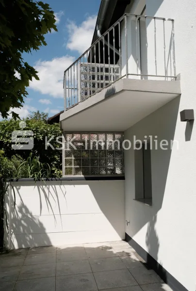 126225 Terrasse mit Balkon 