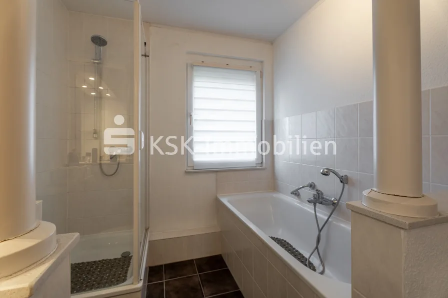 128451 Badezimmer 1. Obergeschoss