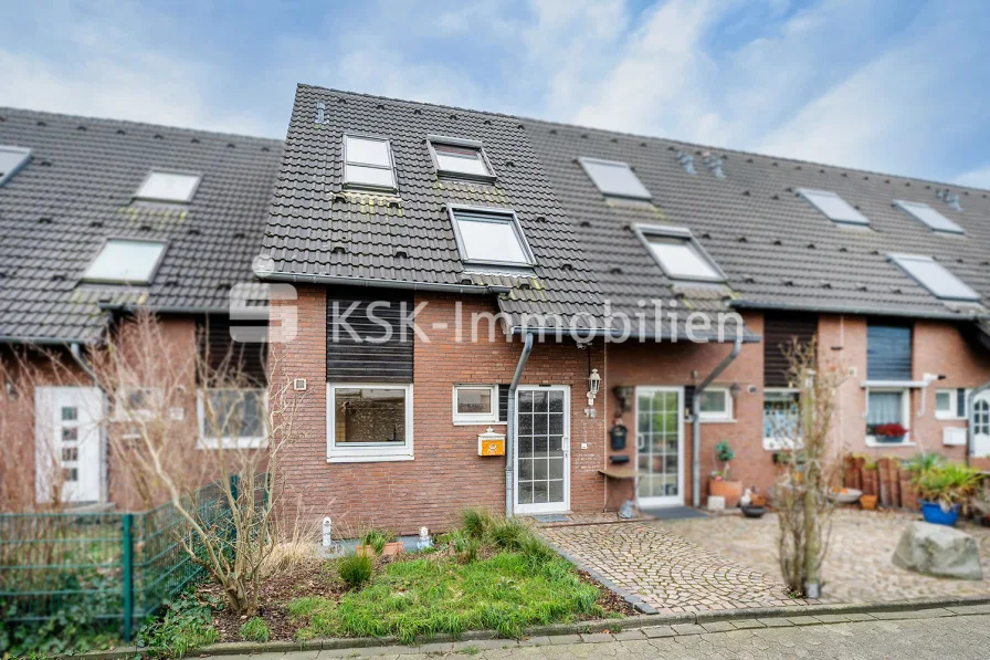 127995 Vorderansicht - Haus kaufen in Düsseldorf / Lichtenbroich - Reihenmittelhaus in Lichtenbroich!