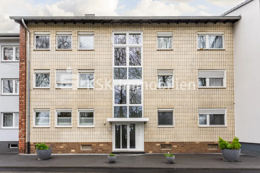 116299 Vorderansicht  - Wohnung kaufen in Frechen - Frechen-Bachem, vermietete, gemütliche 2-Raumwohnung mit separater Garage.