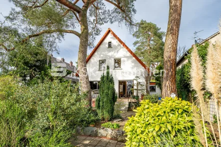 123055 Außenansicht  - Haus kaufen in Bergisch Gladbach - Der Klassiker für Gartenliebhaber