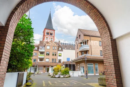 130682 Innenhof - Wohnung kaufen in Siegburg / Zentrum - Hochwertig modernisiertes Apartment mit Loggia direkt im Zentrum von Siegburg!