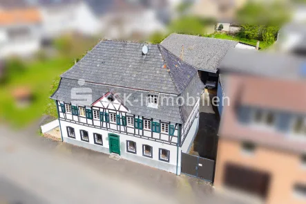 130437 Drohnenansicht - Haus kaufen in Wachtberg - Denkmalgeschützte Seltenheit in Wachtberg- Adendorf!