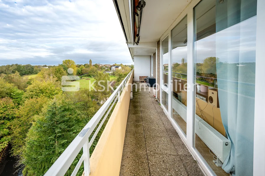 124539 Balkon Wohnung drüber