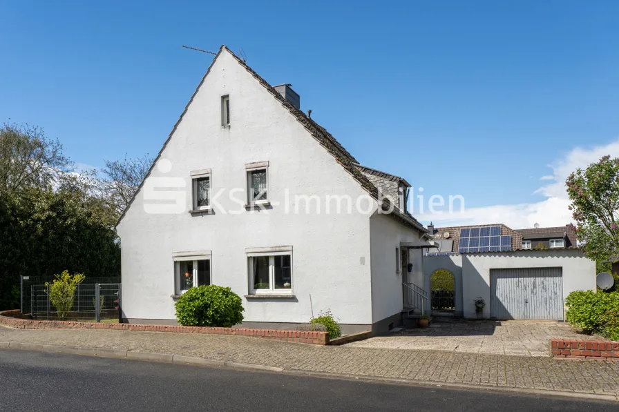 130970 Vorderansicht  - Haus kaufen in Geilenkirchen / Lindern - Gemütliches Einfamilienhaus mit schönem Garten.