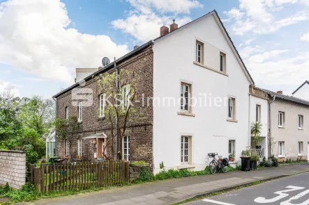 130457 Außenansicht - Haus kaufen in Siegburg / Zange - Sanierungsbedürftige Doppelhaushälfte mit Potential in Siegburg Zange!