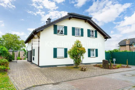 133313 Außenansicht - Haus mieten in Troisdorf / Eschmar - Möbliertes Einfamilienhaus zur Miete.