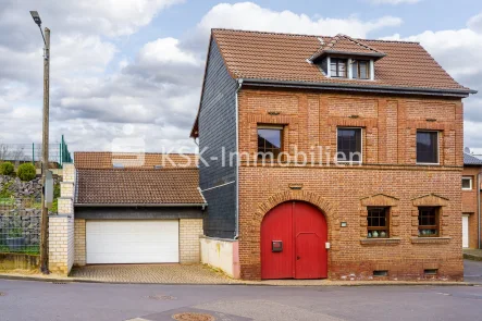 123257 Außenansicht  - Haus kaufen in Bornheim - Mehrgenerationenwohnen - Hofanlage zentral in Merten!