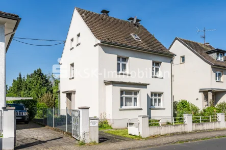 132110 Außenansicht - Haus kaufen in Troisdorf / Sieglar - Sanierungsobjekt in guter Lage auf großem Grundstück!