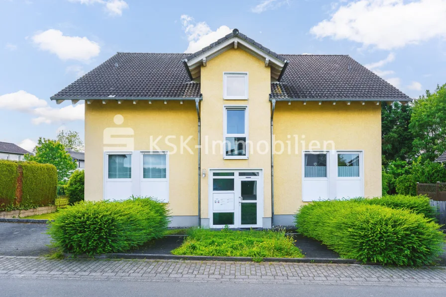 132039 Außenansicht  - Wohnung kaufen in Hennef - Wunderschöne Eigentumswohnung im Maisonette-Stil in Hennef-Blankenberg.