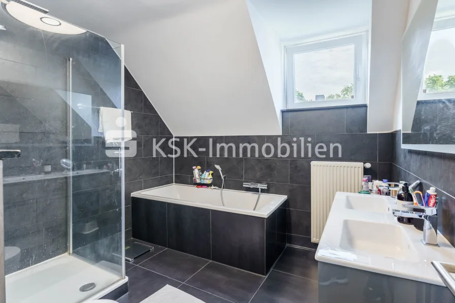 123888 Badezimmer DG