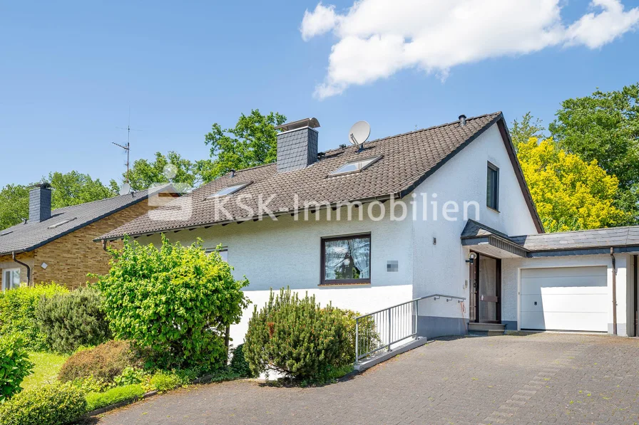 132263 Außenansicht - Haus kaufen in Odenthal - Viel Platz auf dem Küchenberg!