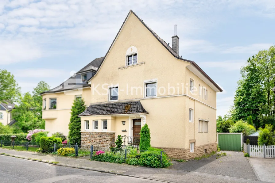 132072 Vorderansicht - Haus kaufen in Radevormwald - Zentrumsnahes Zweifamilienhaus mit Garten in ruhiger Seitenstraße von Radevormwald!