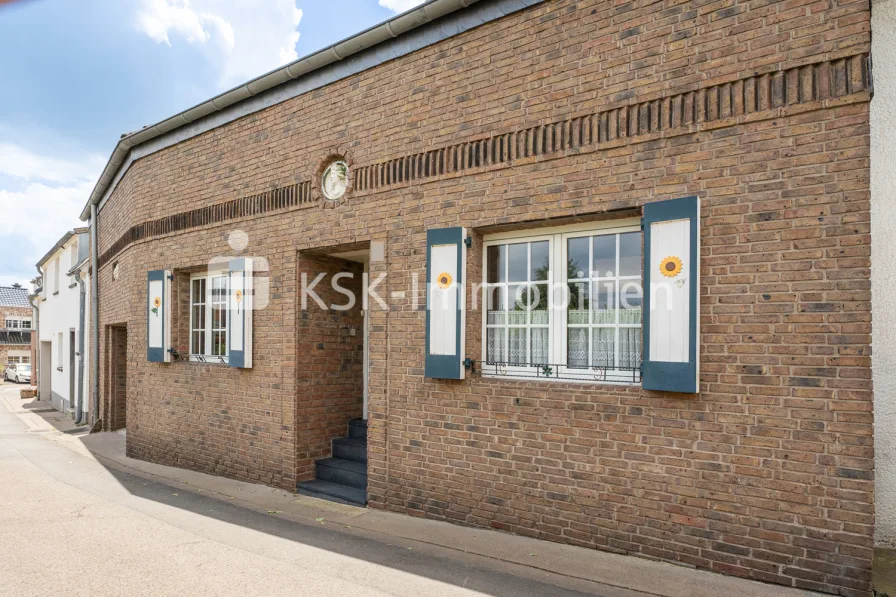 132428 Vorderansicht  - Haus kaufen in Pulheim - Lebende Stommelner Geschichte mit Blick auf die Mühle.