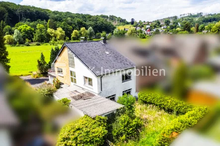 128305 Drohnenaufnahme - Haus kaufen in Rösrath - Handwerkertraum im Grünen! Ihr neues Zuhause für die ganze Familie.