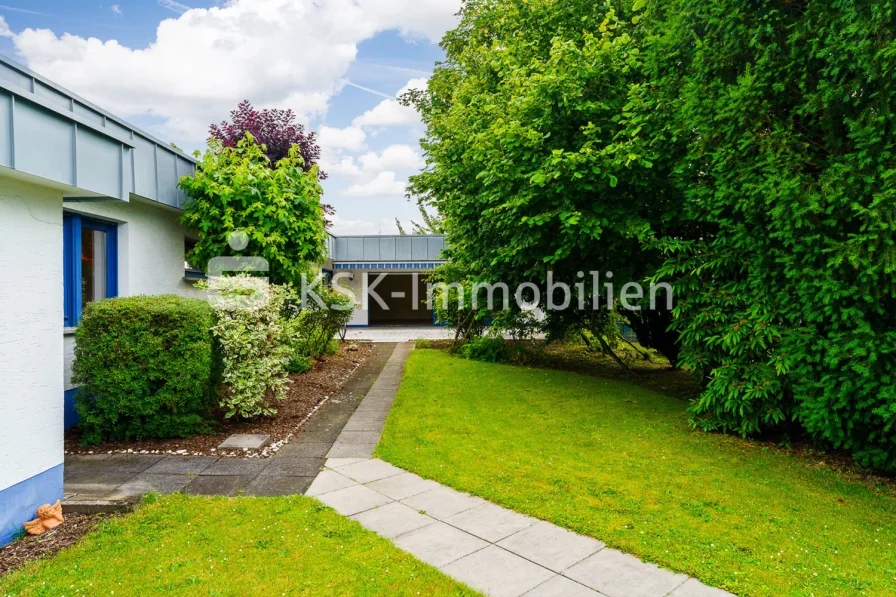 127225 Gartenansicht - Haus kaufen in Niederkassel-Ranzel - Bungalow-Idyll in ruhiger Wohnlage!