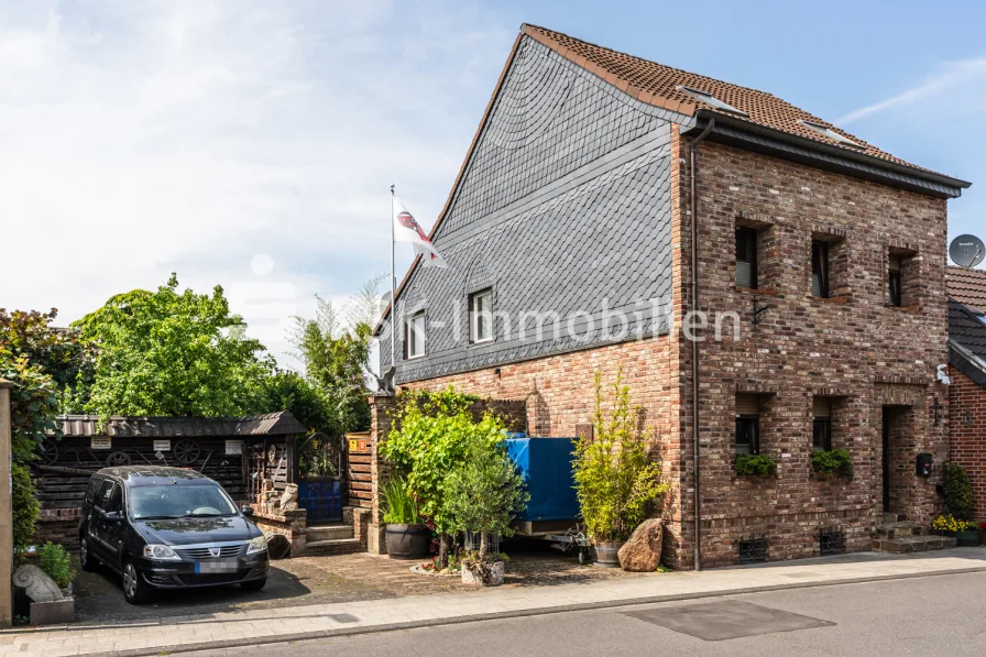 135585 Außenansicht - Haus kaufen in Elsdorf - Toller Altbau mit vielen Facetten für die ganze Familie.